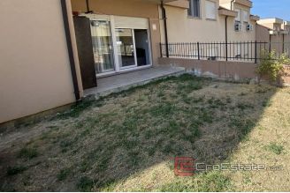013 2043 37 split two bedroom apartment for rent