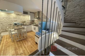 012 5114 30 Trogir stone house for sale