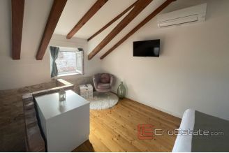 012 5114 30 Trogir stone house for sale