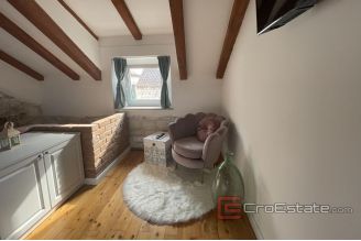 012 5114 30 Trogir stone house for sale