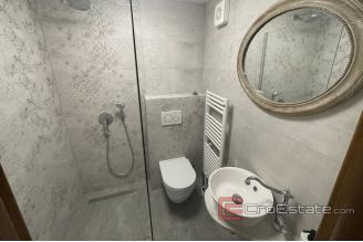 012 5114 30 Trogir stone house for sale