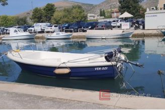 012 5114 30 Trogir stone house for sale