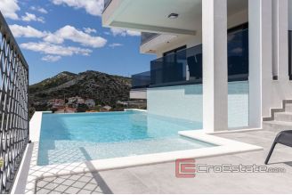 020 2035 44 Trogir villa with sea view for sale