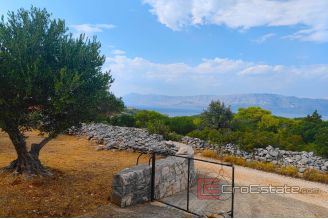 008 brač  agricultural land with sea view for sale