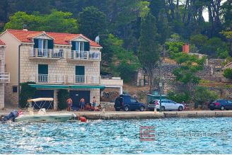 008 Brac apartment first row to the sea for sale