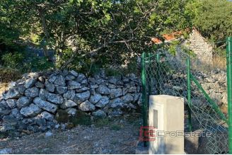 003 2031 43 Marina stone house with building land for sale