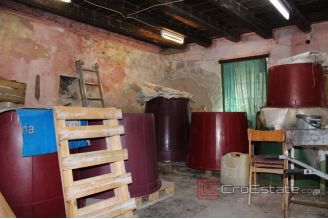 006 2031 45 Ciovo stone house for sale