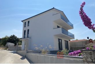 007 Rogoznica house with sea view