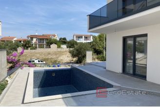 007 Rogoznica house with sea view