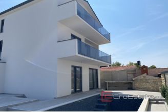 007 Rogoznica house with sea view