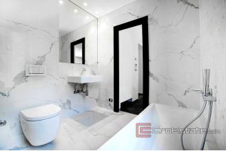 011 2031 45 Ciovo stone house for sale