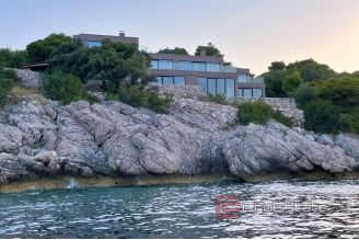 011 2031 45 Ciovo stone house for sale