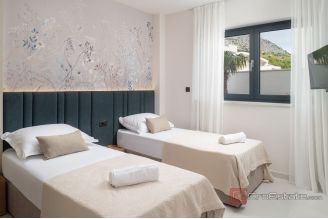 020 001 2022 343 near split villa with pool and sea view for sale