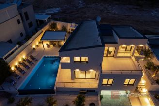 020 001 2022 343 near split villa with pool and sea view for sale