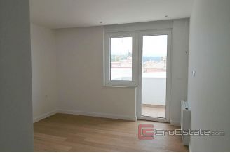 006 2117 05 Opatija apartment with sea view for sale