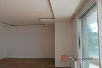 006 2117 05 Opatija apartment with sea view for sale