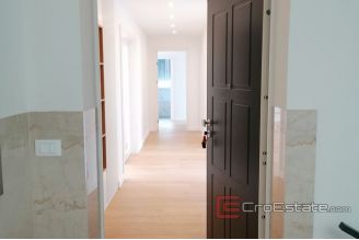 008 2117 05a Opatija apartment with sea view for sale