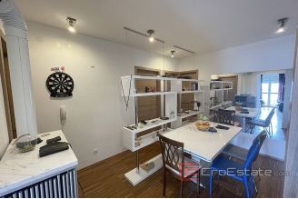 014 2035 46 Split apartment with sea view for sale