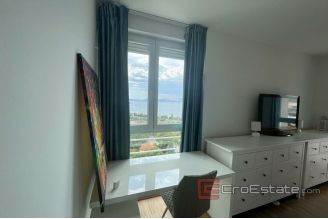 014 2035 46 Split apartment with sea view for sale