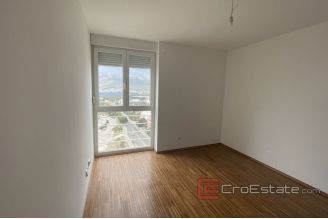 014 2035 46 Split apartment with sea view for sale