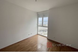 014 2035 46 Split apartment with sea view for sale