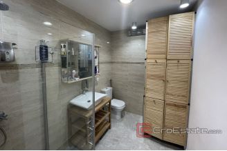 014 2035 46 Split apartment with sea view for sale