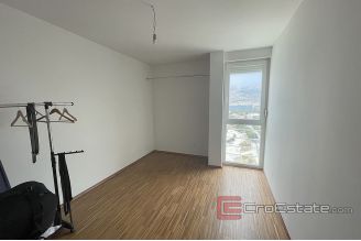 014 2035 46 Split apartment with sea view for sale