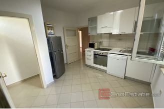 010 Split office space for rent