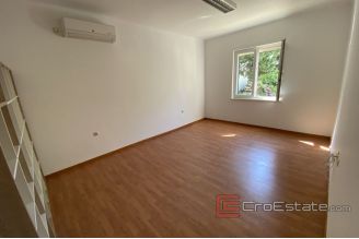 010 Split office space for rent