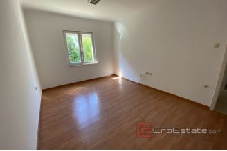 010 Split office space for rent