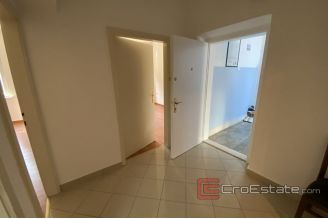 010 Split office space for rent