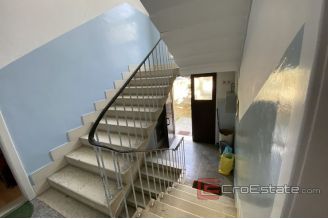 010 Split office space for rent