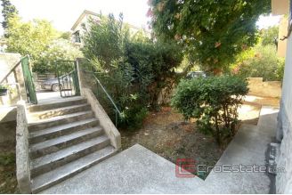 010 Split office space for rent