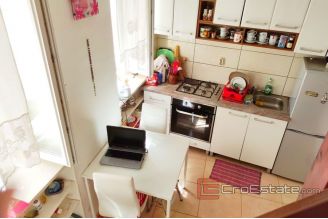 007 5119 30 Vis stone house in center for sale