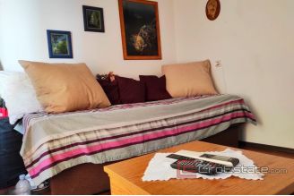 007 5119 30 Vis stone house in center for sale