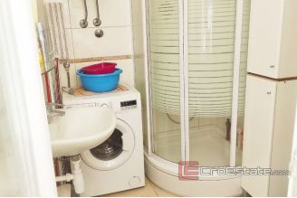 007 5119 30 Vis stone house in center for sale