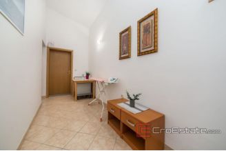 013 2016 506 Makarska apartment house with a sea view for sale