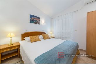 013 2016 506 Makarska apartment house with a sea view for sale