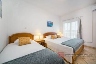 013 2016 506 Makarska apartment house with a sea view for sale