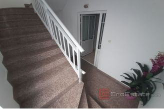 013 2016 506 Makarska apartment house with a sea view for sale