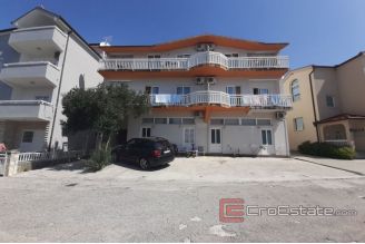 013 2016 506 Makarska apartment house with a sea view for sale