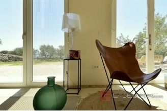 009 Brac house with a sea view and pool