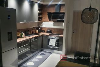 007 2038 25 Split one bedroom apartment for rent