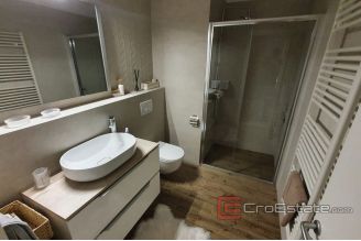 007 2038 25 Split one bedroom apartment for rent