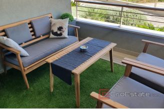 007 2038 25 Split one bedroom apartment for rent