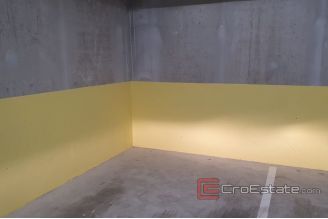 007 2038 25 Split one bedroom apartment for rent