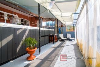 013 Kastela apartment house with sea view