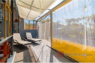 013 Kastela apartment house with sea view