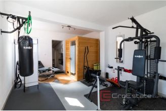 013 Kastela apartment house with sea view