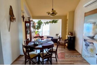 013 Kastela apartment house with sea view